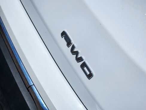 Used 2024 GMC Terrain SLT image 13