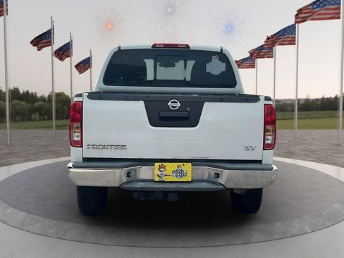 Used 2016 Nissan Frontier SV RWD image 6