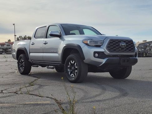 Used 2022 Toyota Tacoma TRD Off-Road image 2