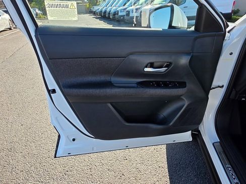 Used 2025 Nissan Kicks SV w/ Illumination Package image 22