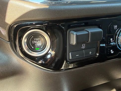 Used 2024 GMC Sierra 1500 SLT image 36