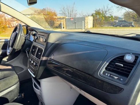 Used 2016 Dodge Grand Caravan American Value Package w/ UConnect Hands-Free Group image 29