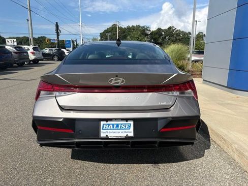 Used 2024 Hyundai Elantra Limited FWD image 5