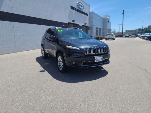 Used 2016 Jeep Cherokee Overland w/ Technology Group AWD/4WD image 8