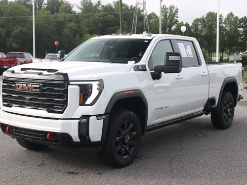 Used 2024 GMC Sierra 3500 AT4 w/ AT4 Premium Plus Package AWD/4WD image 3