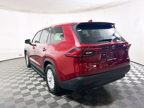 Certified 2024 Toyota Grand Highlander XLE FWD image 5