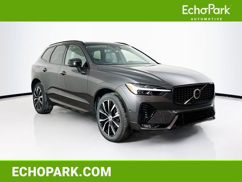 Used 2025 Volvo XC60 B5 Plus image 1