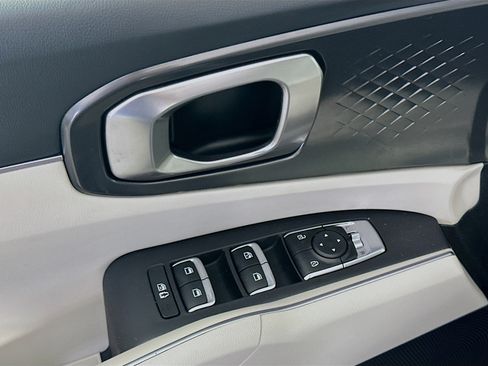 Used 2024 Kia Sorento S FWD image 15