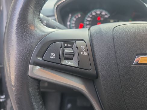 Used 2022 Chevrolet Trax LT w/ LT Convenience Package image 18