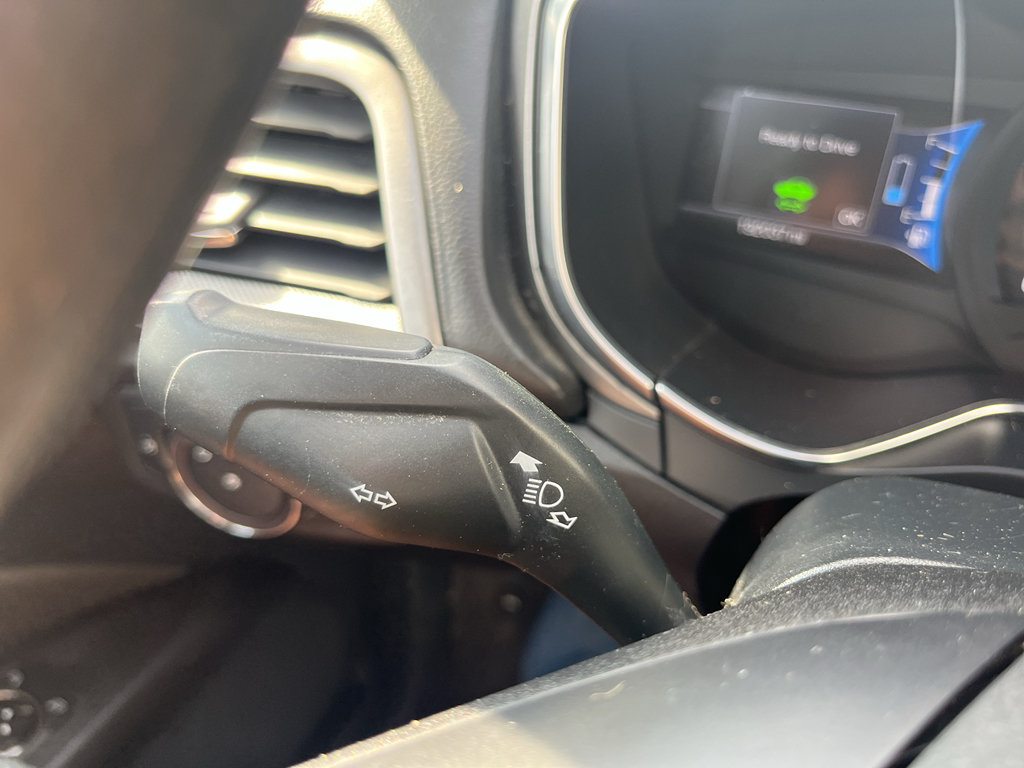 Used 2018 Ford Fusion SE FWD image 16