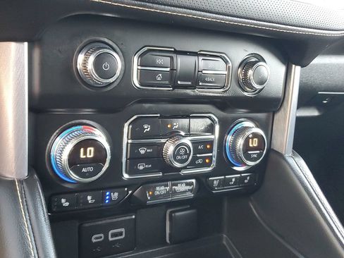 Used 2024 GMC Yukon SLT w/ SLT Luxury Package AWD/4WD image 22