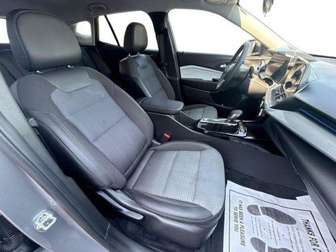 Used 2025 Chevrolet Trax LT w/ Driver Confidence Package FWD image 26