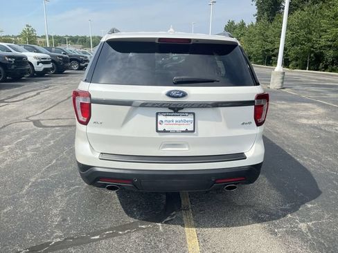 Used 2018 Ford Explorer XLT w/ Equipment Group 202A AWD/4WD image 32