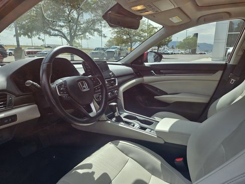 Used 2018 Honda Accord Touring image 10