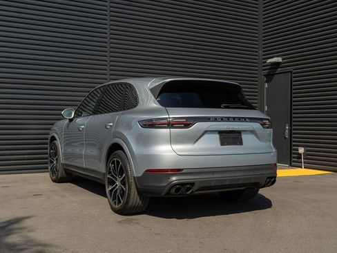 Used 2023 Porsche Cayenne AWD/4WD image 3