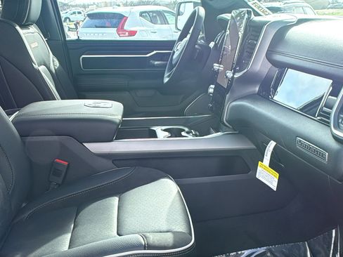 New 2026 RAM 1500 Laramie AWD/4WD image 13