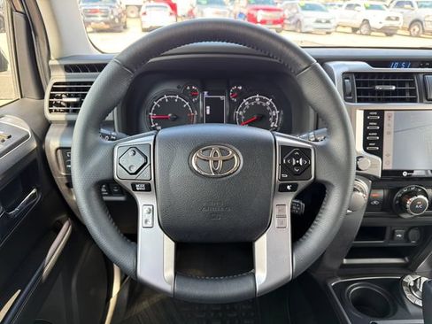 Used 2022 Toyota 4Runner SR5 Premium AWD/4WD image 10