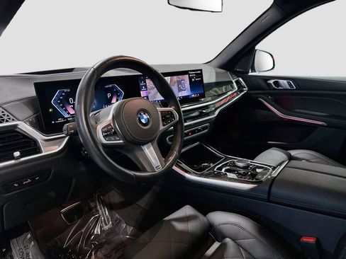 Used 2025 BMW X5 xDrive40i w/ M Sport Package AWD/4WD image 9