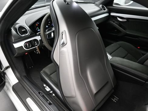 Certified 2022 Porsche 718 Boxster Spyder RWD image 18