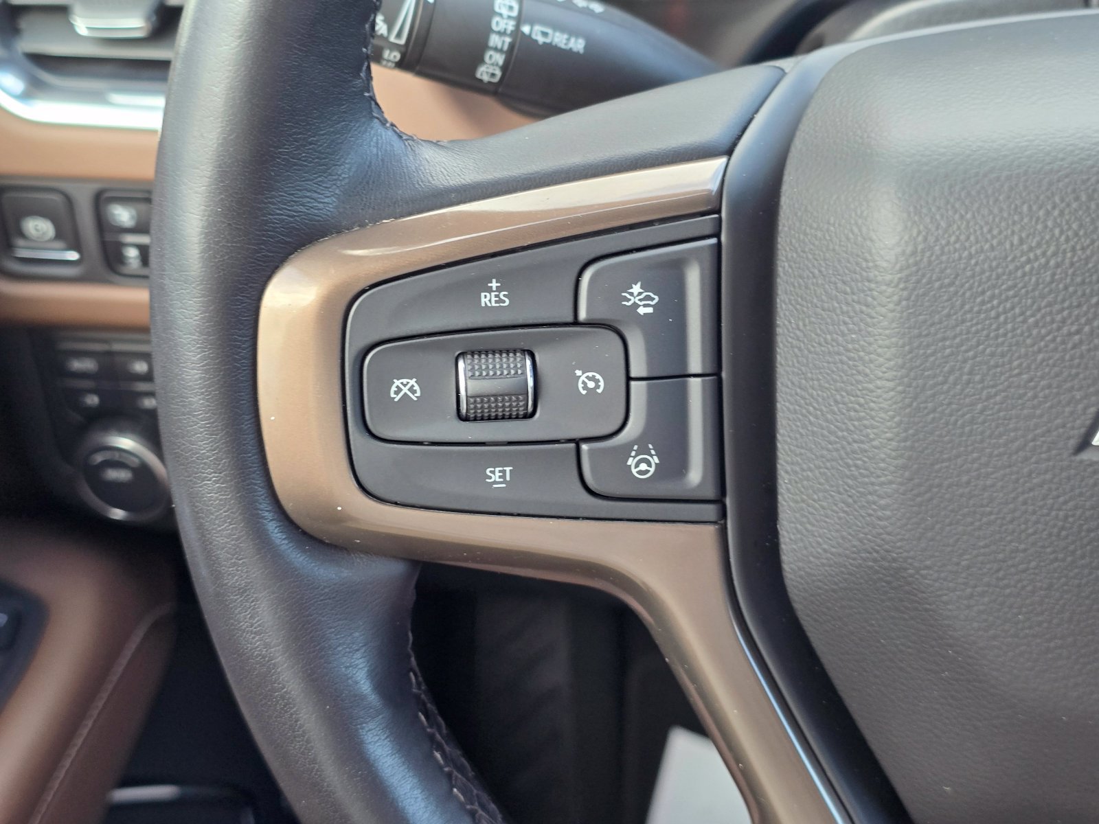 Used 2024 Chevrolet Tahoe High Country w/ Advanced Technology Package AWD/4WD image 32