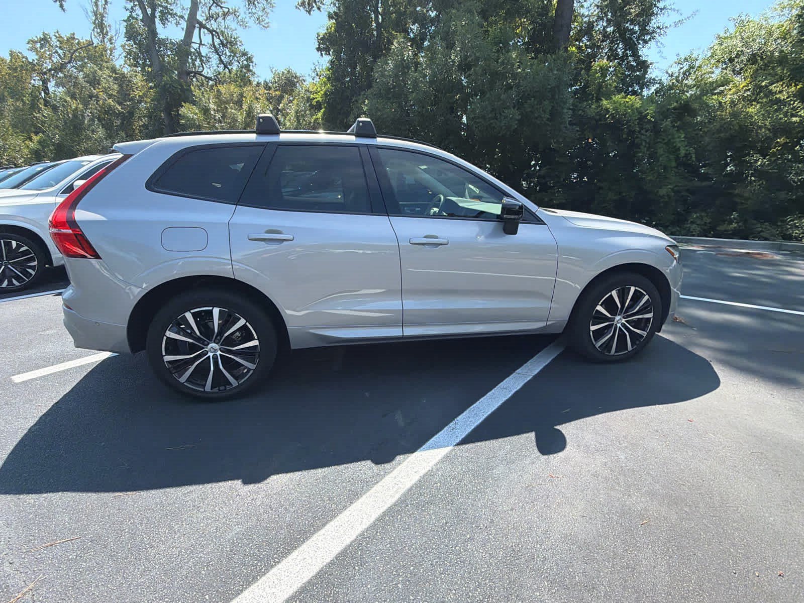 Used 2024 Volvo XC60 B5 Plus w/ Protection Package Premier AWD/4WD image 17