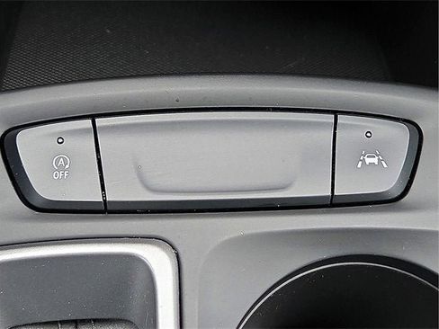 Certified 2025 Chevrolet Trax LS image 20