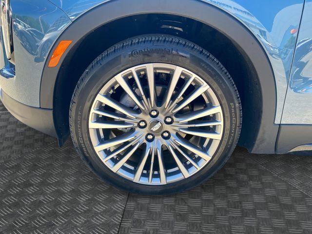 Used 2025 Cadillac XT4 Premium Luxury w/ Cold Weather Package FWD image 33