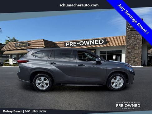 Used 2021 Toyota Highlander LE FWD image 8