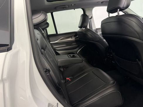 Used 2023 Jeep Grand Cherokee 4WD 4xe w/ Luxury Tech Group II image 29