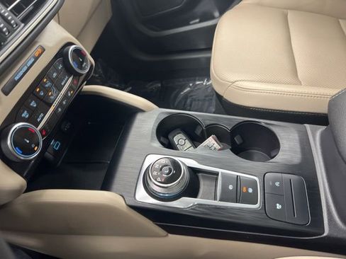 Used 2022 Ford Escape SEL image 19
