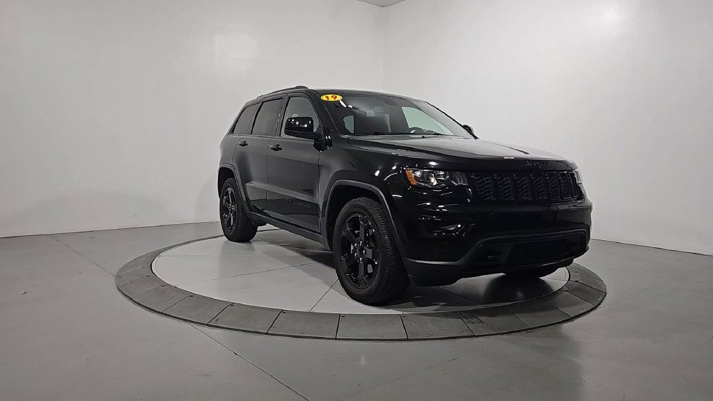 Used 2019 Jeep Grand Cherokee Laredo RWD image 8
