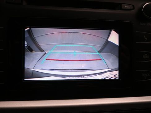 Used 2019 Toyota Highlander LE image 13