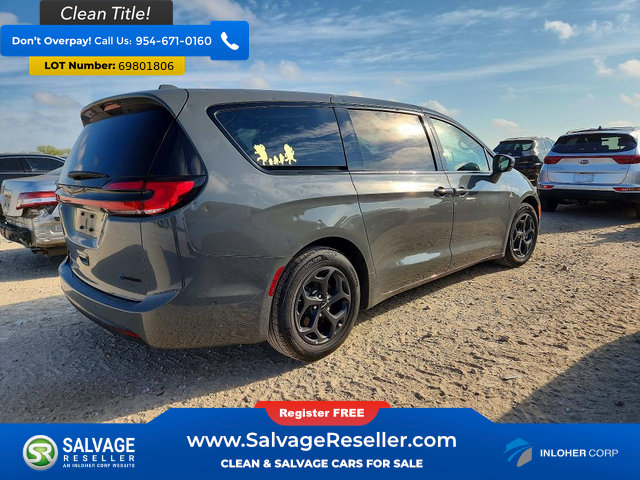 Used 2022 Chrysler Pacifica Limited w/ Uconnect Theater Family Group FWD image 4