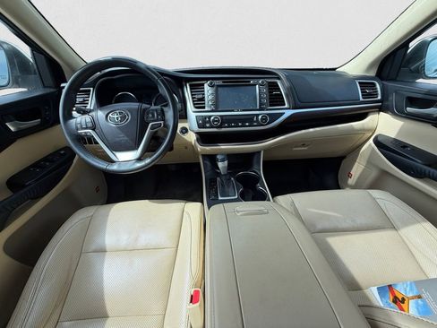 Used 2015 Toyota Highlander Limited w/ Driver Technology Package image 9