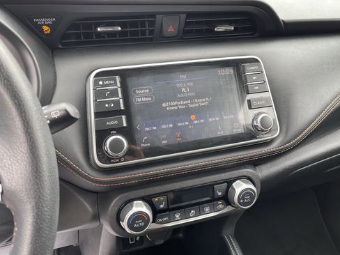 Used 2020 Nissan Kicks SR w/ SR Premium Package FWD image 22