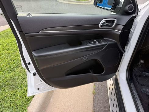 Used 2018 Jeep Grand Cherokee Limited w/ Trailer Tow Group IV AWD/4WD image 31