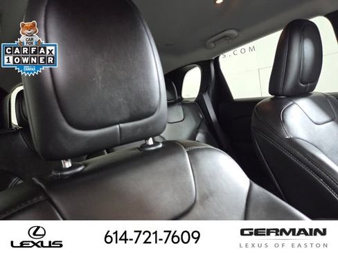Used 2019 Jeep Cherokee Latitude Plus w/ Cold Weather Group AWD/4WD image 21