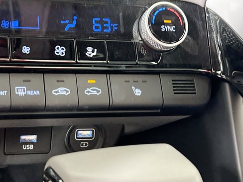 Used 2023 Hyundai Elantra SEL w/ Convenience Package image 20