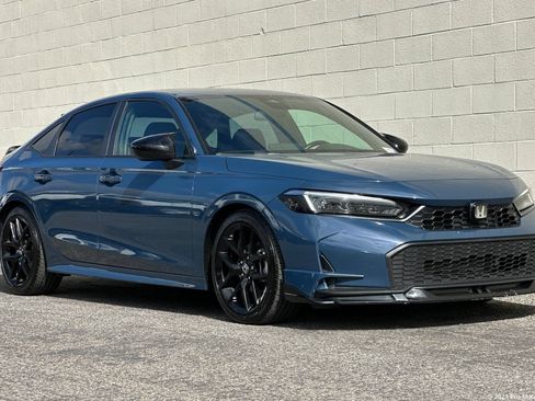 Used 2025 Honda Civic Sport image 1