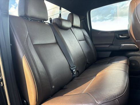 Used 2016 Toyota Tacoma Limited image 27