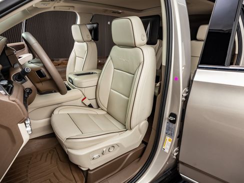 Used 2024 GMC Yukon XL Denali w/ Advanced Technology Package image 30