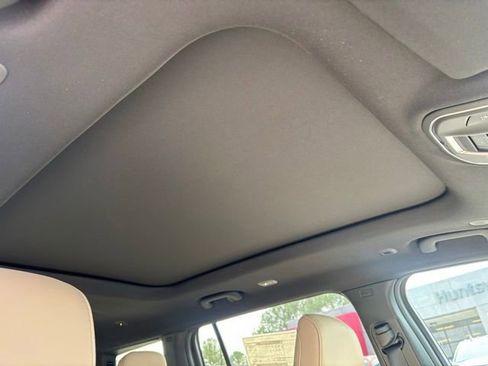 New 2026 Jeep Grand Cherokee L Limited w/ Luxury Tech Group II image 9