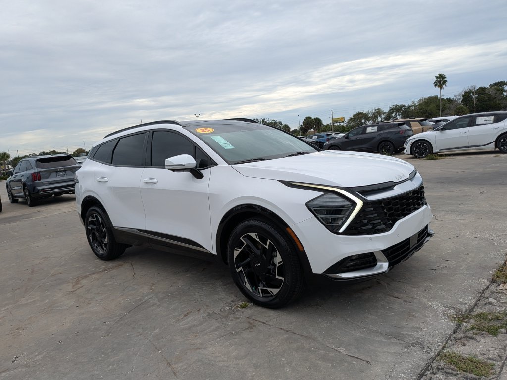Certified 2025 Kia Sportage SX FWD image 2