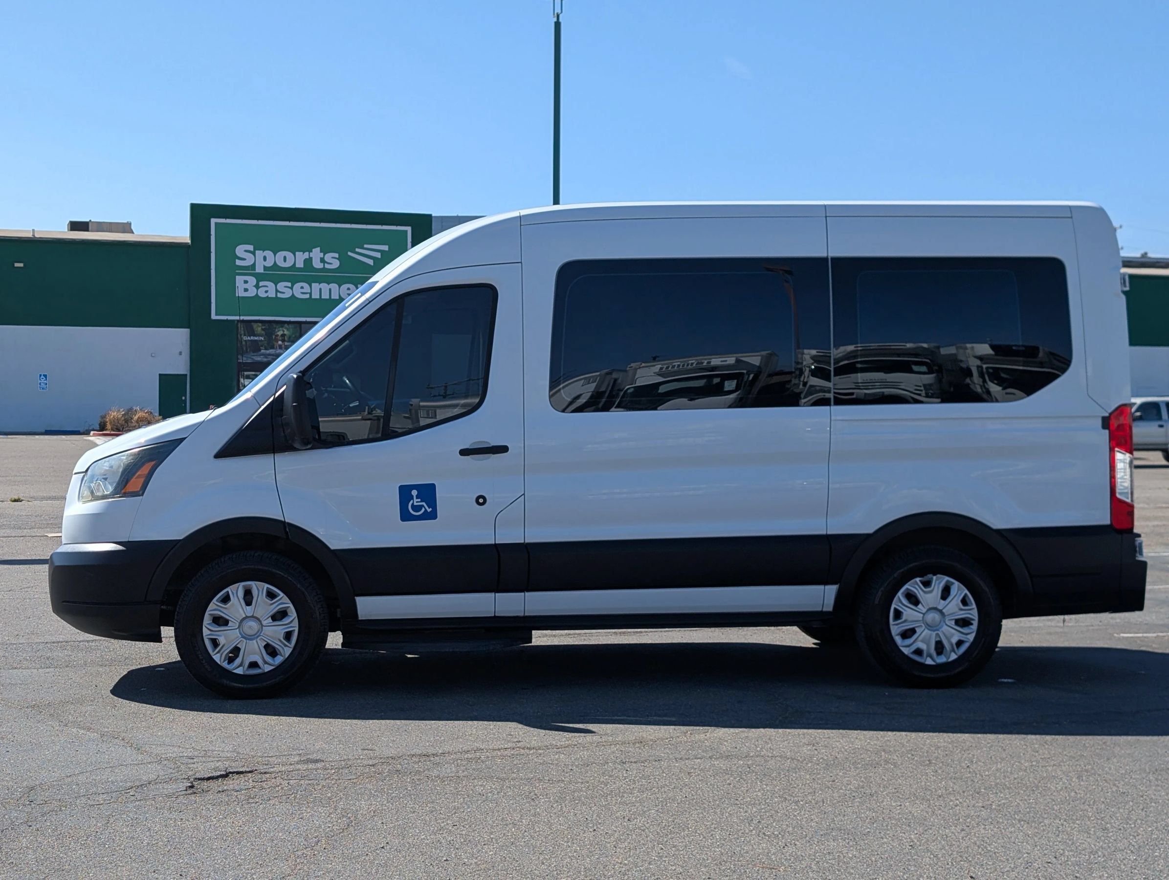 Used 2019 Ford Transit 150 130 Medium Roof RWD image 5