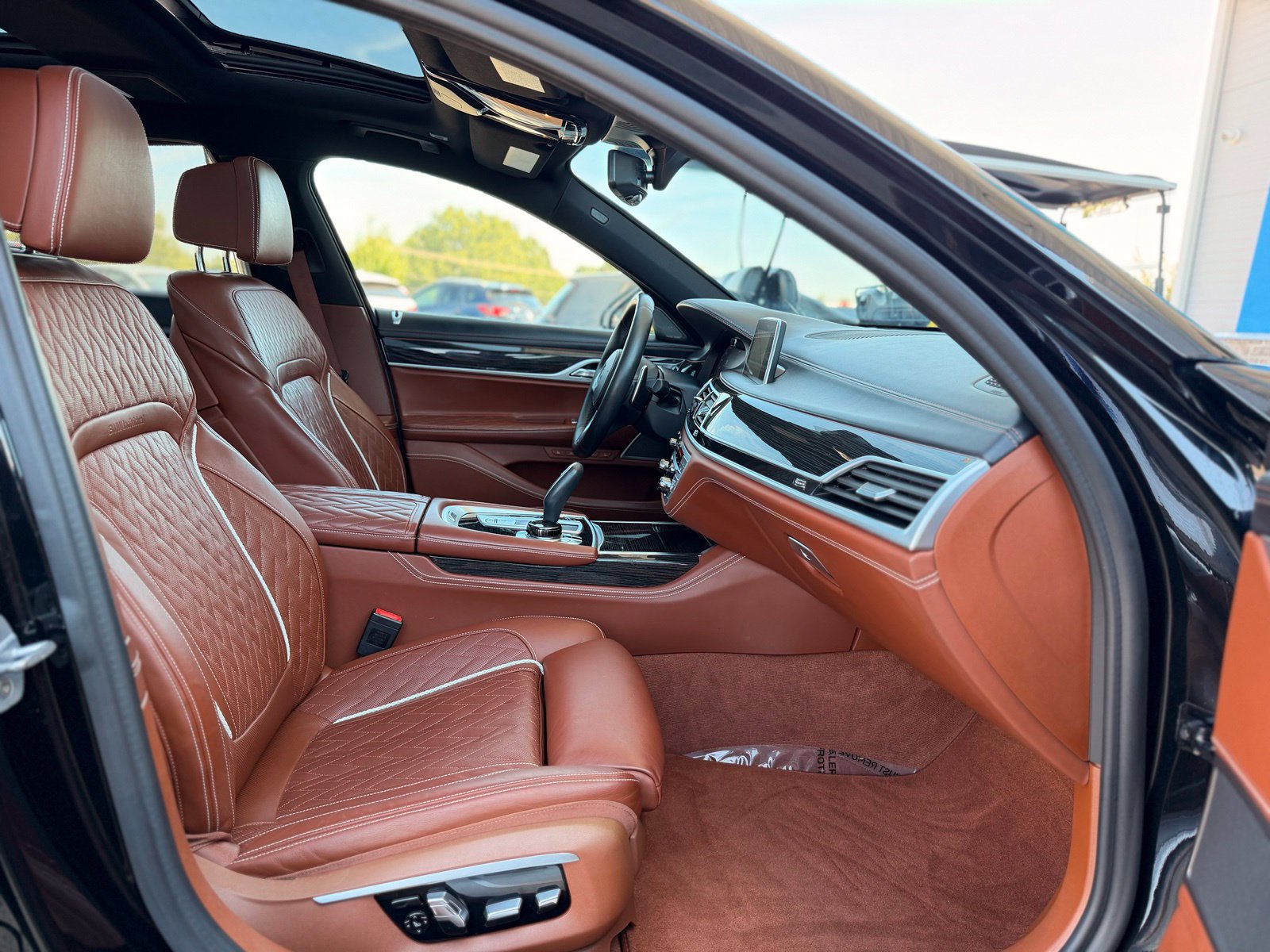 Used 2020 BMW 750i xDrive w/ Executive Package AWD/4WD image 39
