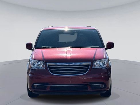 Used 2016 Chrysler Town & Country Touring image 8