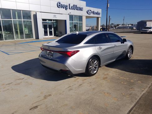 Used 2022 Toyota Avalon XLE image 7