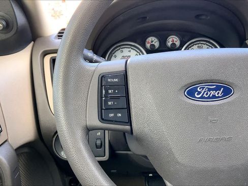 Used 2010 Ford Focus SE FWD image 22