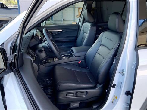 Used 2025 Honda Passport Black Edition image 8