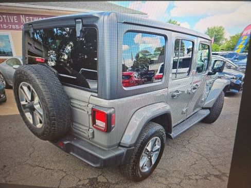 Used 2019 Jeep Wrangler Unlimited Sahara AWD/4WD image 3